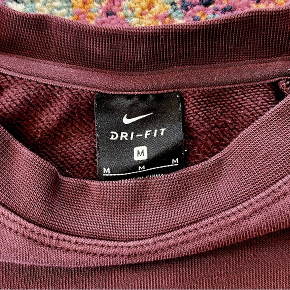🔥Nike | Women's Burgundy ‘Versa’ Embossed Logo Cropped Sweatshirt, side slits, M - Picture 11 of 15